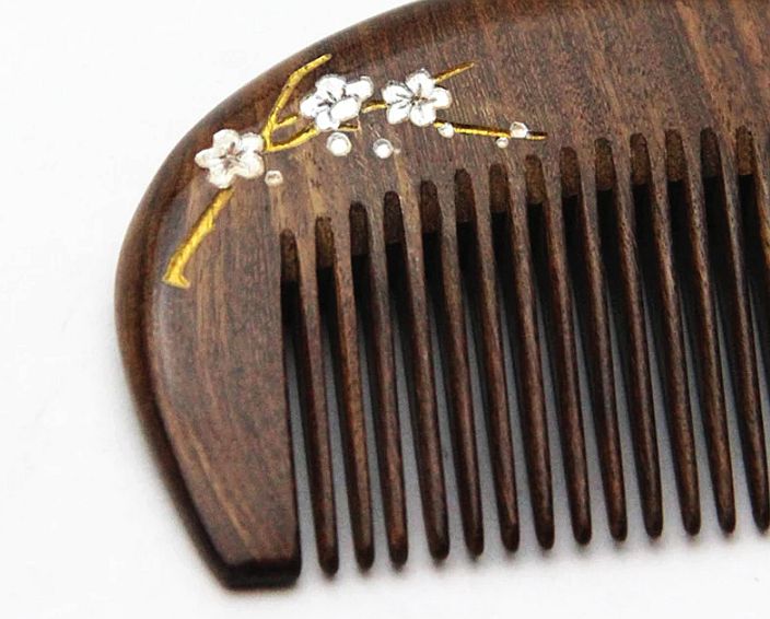 Kapesní dřevěný hřeben do kabelky